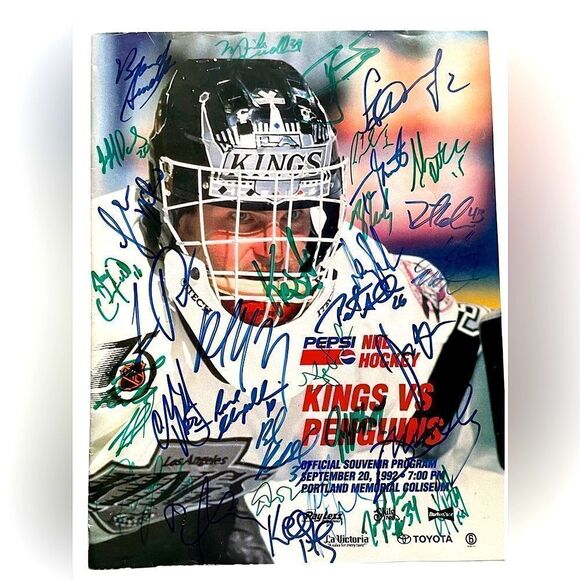 2002 Signed Autographed LA Kings Hockey Program - Picture 10 of 10